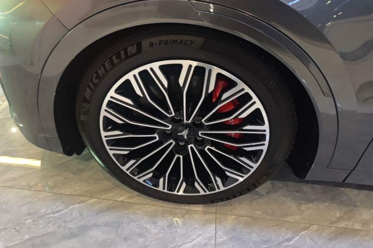 Used VOYAH FREE 2025 Model FREE+ Four-Wheel-Drive Qiankun Edition Left Front Wheel Hub