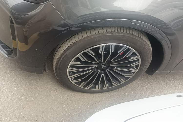 Used VOYAH FREE 2025 Model FREE+ Rear-Drive Qiankun Edition Left Front Wheel Hub