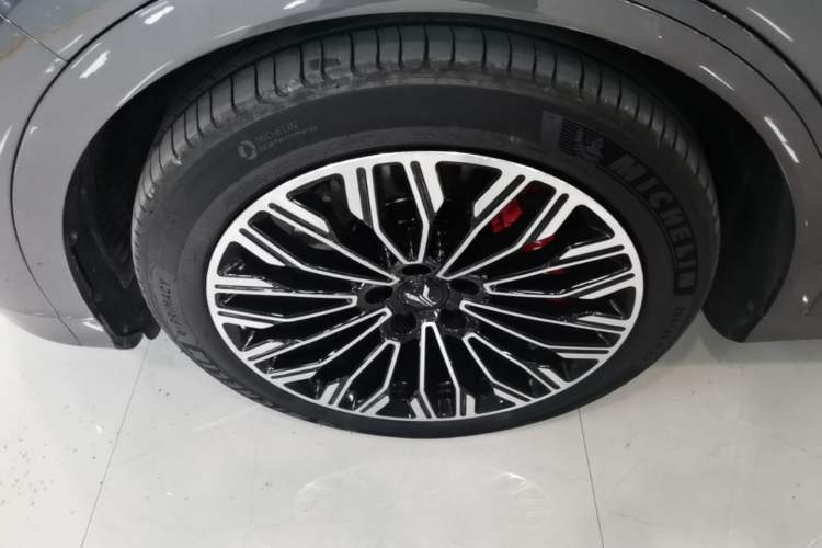 Used VOYAH FREE 2025 Model FREE+ Four-Wheel-Drive Qiankun Edition Left Front Wheel Hub