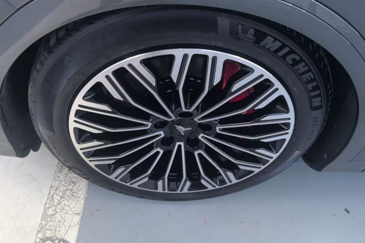Used VOYAH FREE 2025 Model FREE+ Four-Wheel-Drive Qiankun Edition Left Front Wheel Hub