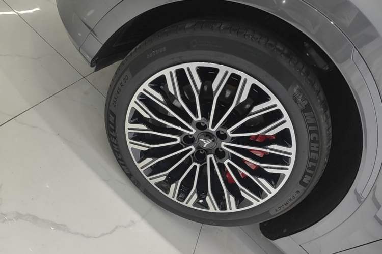 Used VOYAH FREE 2025 Model FREE+ Rear-Drive Qiankun Edition Left Front Wheel Hub