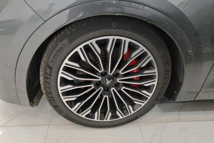 Used VOYAH FREE 2025 Model FREE+ Four-Wheel-Drive Qiankun Edition Left Front Wheel Hub