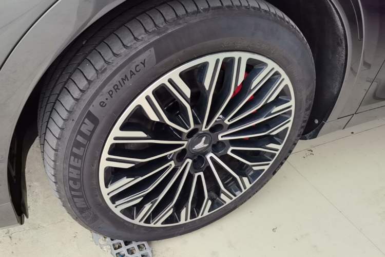 Used VOYAH FREE 2025 Model FREE+ Rear-Drive Qiankun Edition Left Front Wheel Hub