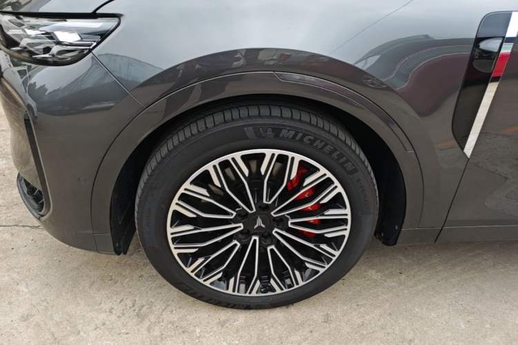 Used VOYAH FREE 2025 Model FREE+ Four-Wheel-Drive Qiankun Edition Left Front Wheel Hub