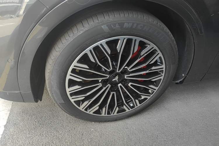Used VOYAH FREE 2025 Model FREE+ Four-Wheel-Drive Qiankun Edition Left Front Wheel Hub