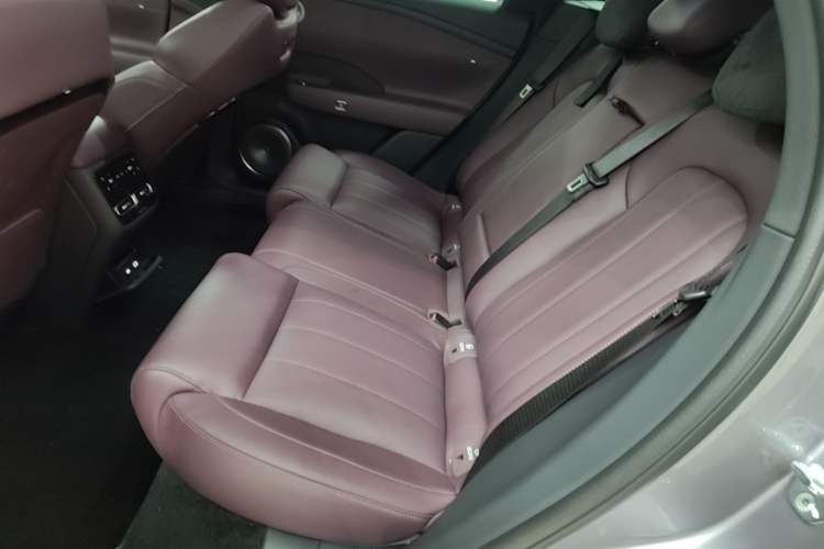 Used VOYAH FREE 2025 Model FREE+ Rear-Drive Qiankun Edition Left Rear Seat