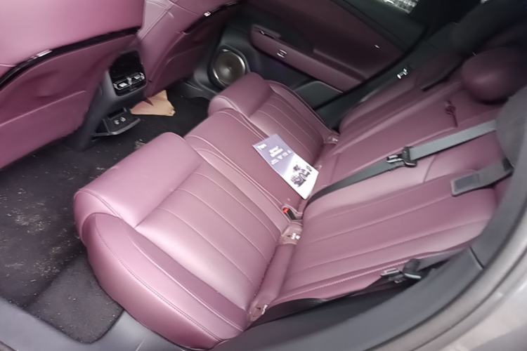 Used VOYAH FREE 2025 Model FREE+ Four-Wheel-Drive Qiankun Edition Left Rear Seat