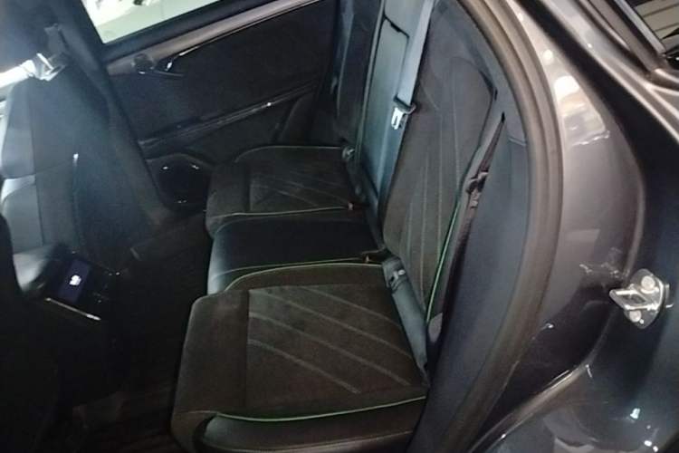 Used VOYAH FREE 2025 318 259 km All-Wheel-Drive Exploration Edition Left Rear Seat