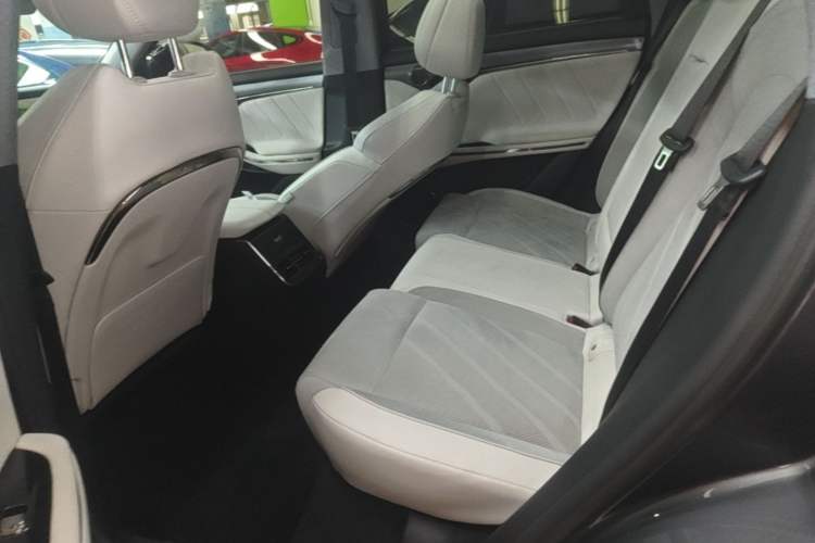 Used VOYAH FREE 2025 318 259 km All-Wheel-Drive Exploration Edition Left Rear Seat