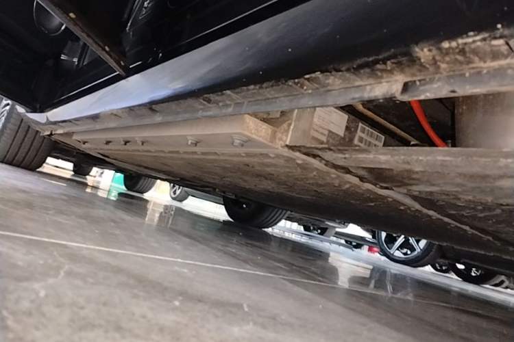 Used VOYAH FREE 2025 Model FREE+ Four-Wheel-Drive Qiankun Edition Left Side Sill