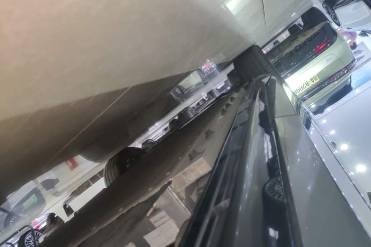 Used VOYAH FREE 2025 Model FREE+ Rear-Drive Qiankun Edition Left Side Sill