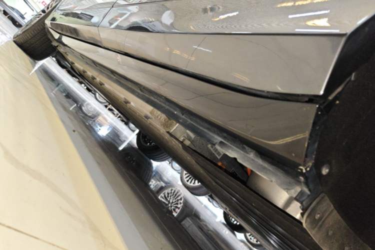 Used VOYAH FREE 2025 Model FREE+ Four-Wheel-Drive Qiankun Edition Left Side Sill