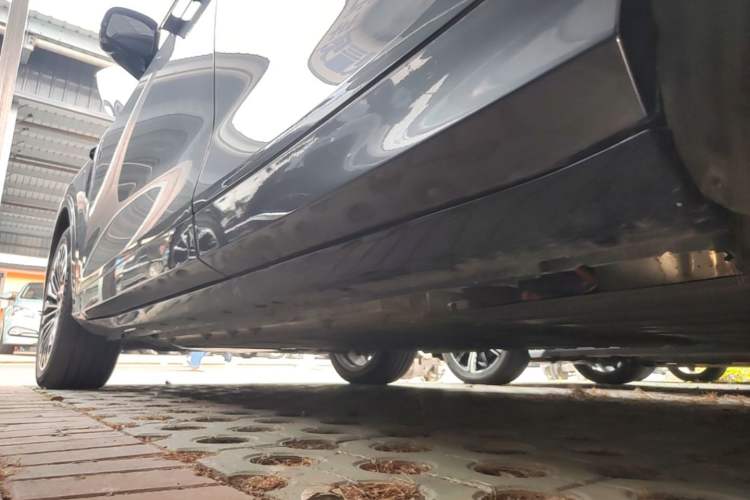 Used VOYAH FREE 2025 Model FREE+ Rear-Drive Qiankun Edition Left Side Sill
