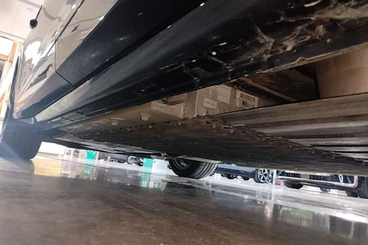 Used VOYAH FREE 2025 318 259 km All-Wheel-Drive Exploration Edition Left Side Sill