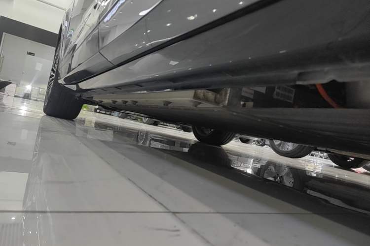 Used VOYAH FREE 2025 Model FREE+ Four-Wheel-Drive Qiankun Edition Left Side Sill