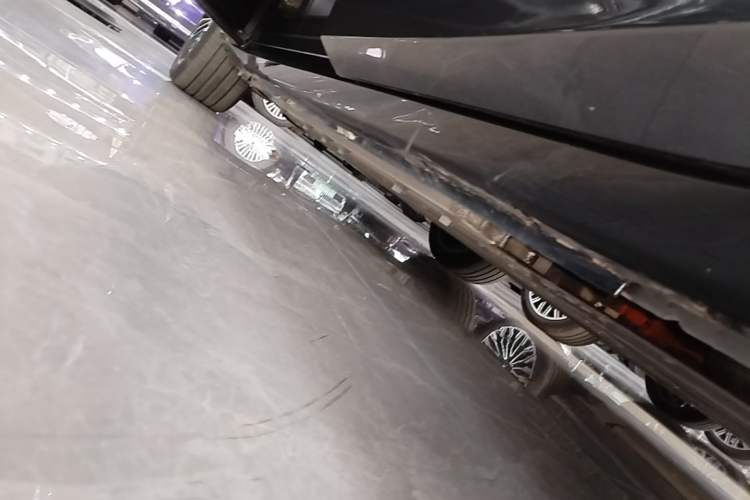 Used VOYAH FREE 2025 Model FREE+ Four-Wheel-Drive Qiankun Edition Left Side Sill