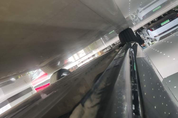 Used VOYAH FREE 2025 318 318 km Rear-Drive Touring Edition Left Side Sill