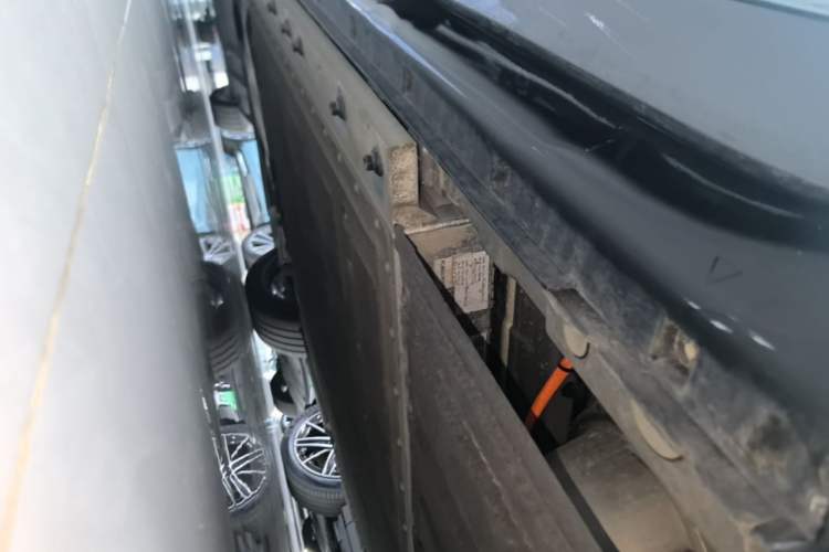 Used VOYAH FREE 2025 Model FREE+ Rear-Drive Qiankun Edition Left Side Sill