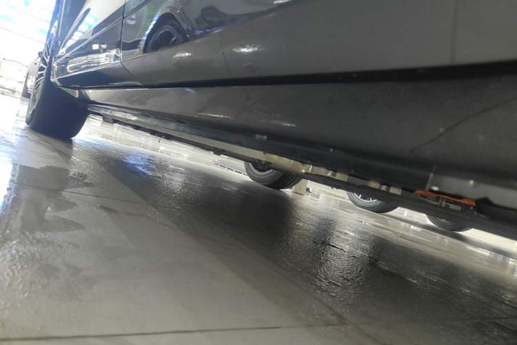 Used VOYAH FREE 2025 Model FREE+ Four-Wheel-Drive Qiankun Edition Left Side Sill