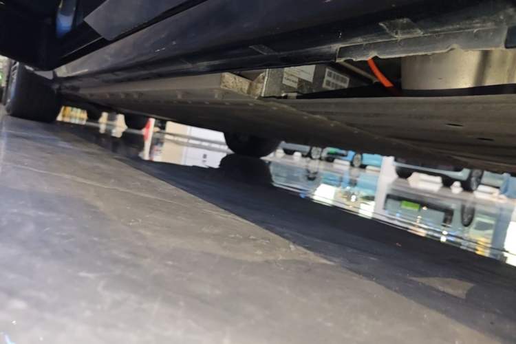Used VOYAH FREE 2025 Model FREE+ Four-Wheel-Drive Qiankun Edition Left Side Sill