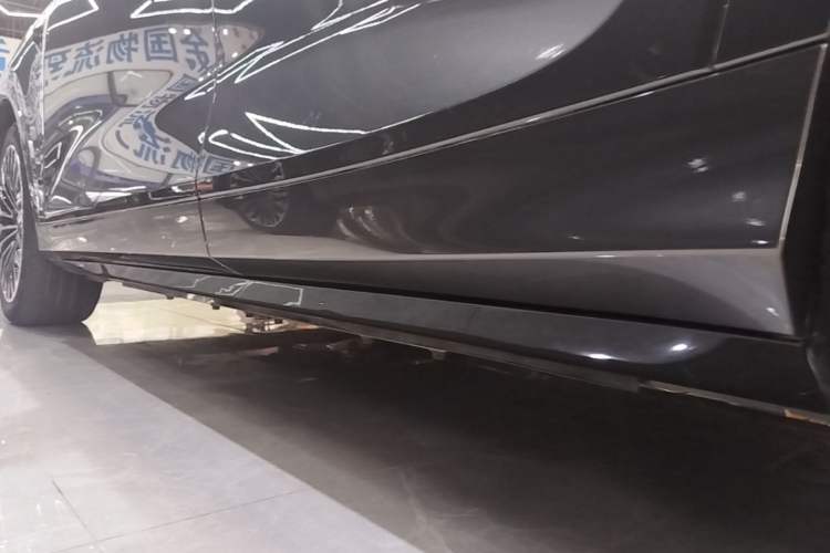 Used VOYAH FREE 2025 Model FREE+ Four-Wheel-Drive Qiankun Edition Left Side Sill