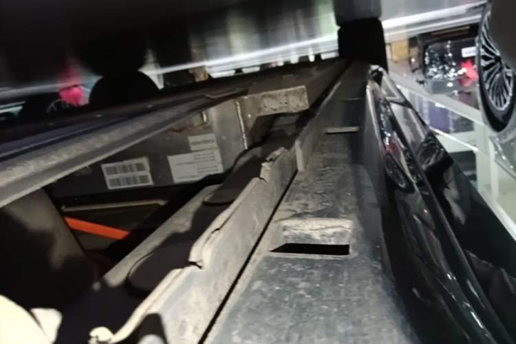 Used VOYAH FREE 2025 Model FREE+ Four-Wheel-Drive Qiankun Edition Left Side Sill