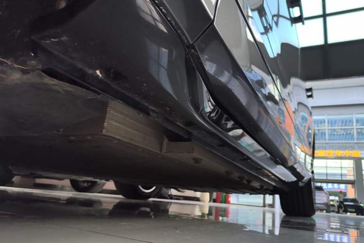 Used VOYAH FREE 2025 Model FREE+ Four-Wheel-Drive Qiankun Edition Left Side Sill