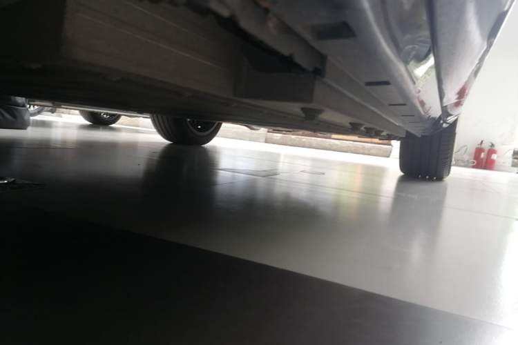 Used VOYAH FREE 2025 Model FREE+ Four-Wheel-Drive Qiankun Edition Left Side Sill