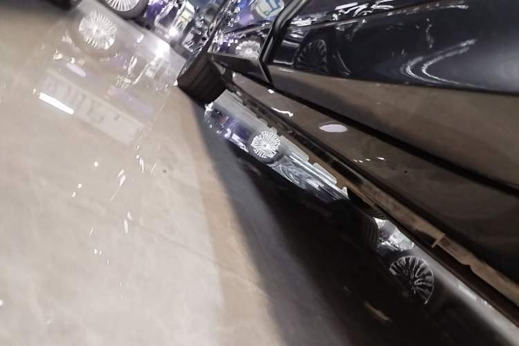 Used VOYAH FREE 2025 Model FREE+ Rear-Drive Qiankun Edition Left Side Sill
