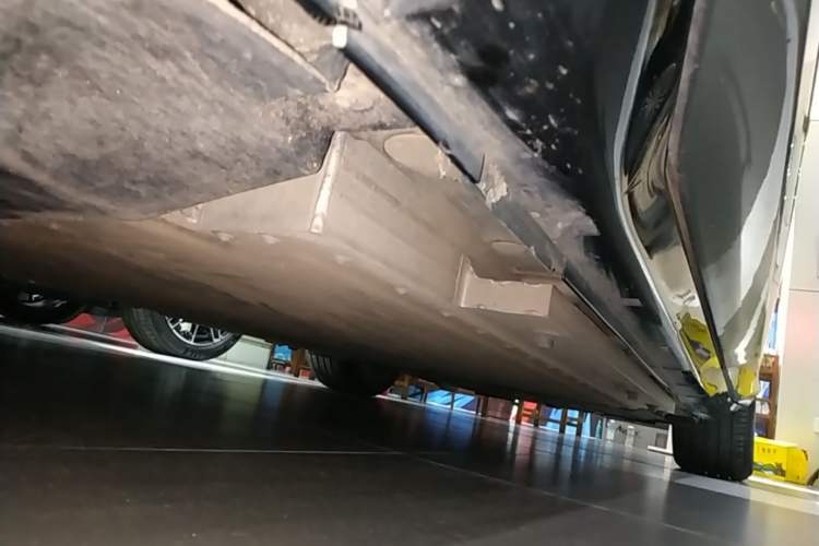 Used VOYAH FREE 2025 Model FREE+ Four-Wheel-Drive Qiankun Edition Left Side Sill