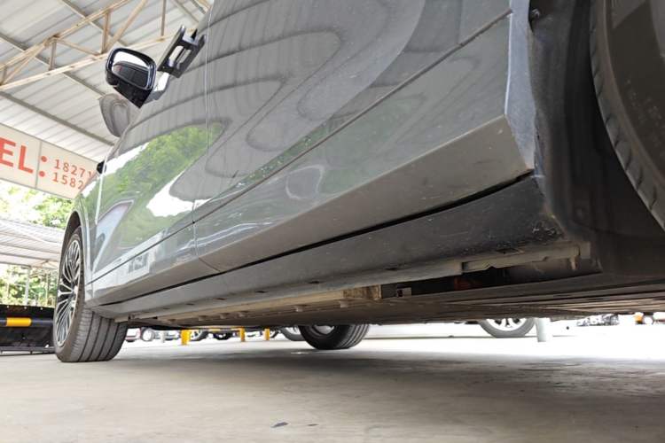 Used VOYAH FREE 2025 Model FREE+ Four-Wheel-Drive Qiankun Edition Left Side Sill