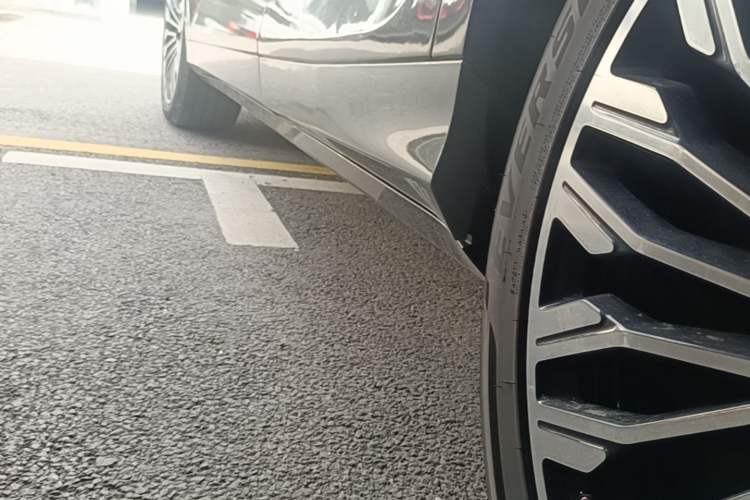 Used VOYAH FREE 2025 Model FREE+ Rear-Drive Qiankun Edition Left Side Sill