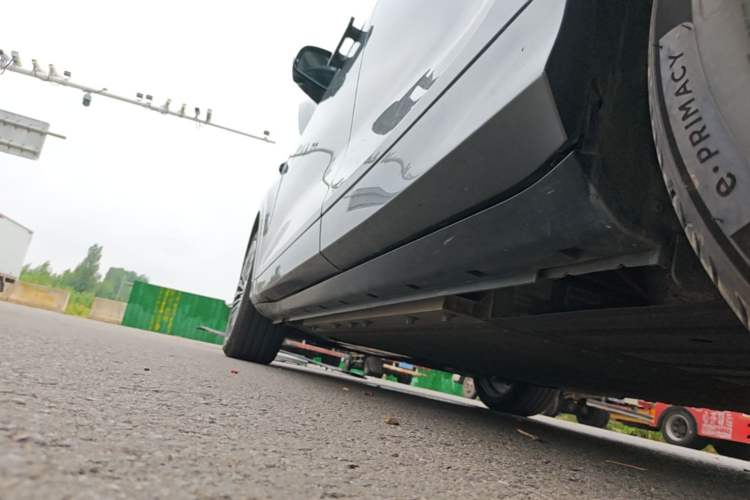 Used VOYAH FREE 2025 Model FREE+ Four-Wheel-Drive Qiankun Edition Left Side Sill
