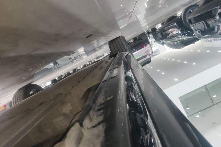Used VOYAH FREE 2025 318 318 km Rear-Drive Touring Edition Left Side Sill