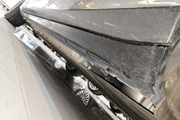 Used VOYAH FREE 2025 Model FREE+ Four-Wheel-Drive Qiankun Edition Left Side Sill