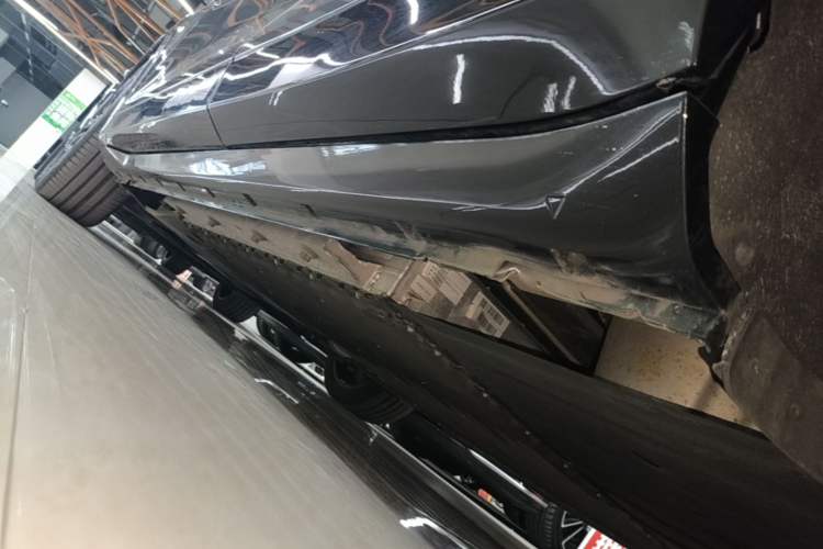 Used VOYAH FREE 2025 318 318 km Rear-Drive Touring Edition Left Side Sill