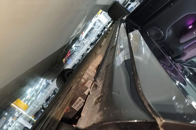Used VOYAH FREE 2025 Model FREE+ Rear-Drive Qiankun Edition Left Side Sill