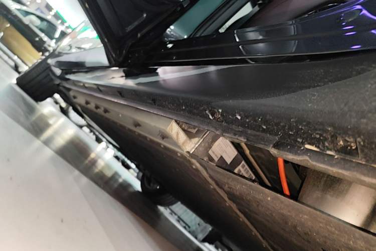 Used VOYAH FREE 2025 Model FREE+ Four-Wheel-Drive Qiankun Edition Left Side Sill
