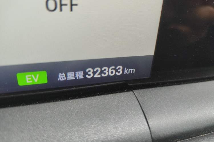Used VOYAH FREE 2025 318 259 km All-Wheel-Drive Exploration Edition Odometer Close Up