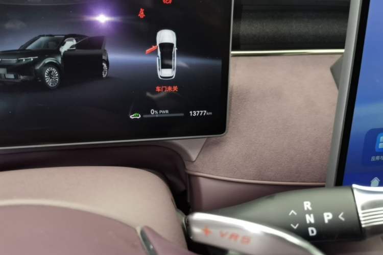 Used VOYAH FREE 2025 Model FREE+ Four-Wheel-Drive Qiankun Edition Odometer Close Up