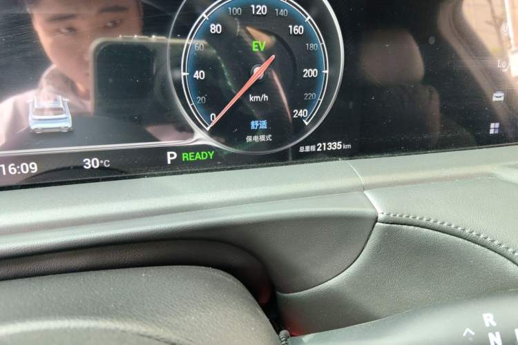 Used VOYAH FREE 2025 318 259 km All-Wheel-Drive Exploration Edition Odometer Close Up