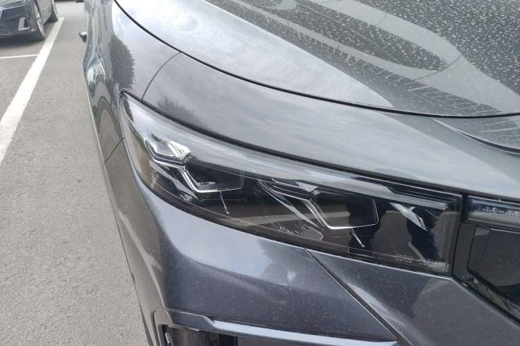 Used VOYAH FREE 2025 318 259 km All-Wheel-Drive Exploration Edition Right Front Headlight