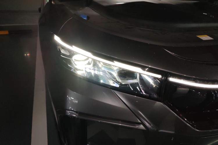 Used VOYAH FREE 2025 318 318 km Rear-Drive Touring Edition Right Front Headlight