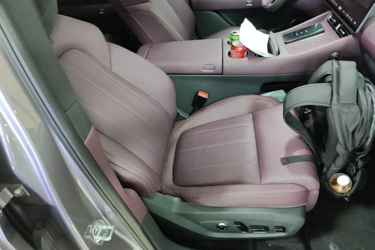 Used VOYAH FREE 2025 Model FREE+ Rear-Drive Qiankun Edition Right Front Seat