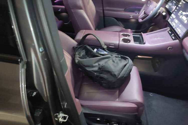 Used VOYAH FREE 2025 Model FREE+ Four-Wheel-Drive Qiankun Edition Right Front Seat
