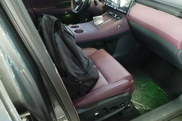 Used VOYAH FREE 2025 Model FREE+ Four-Wheel-Drive Qiankun Edition Right Front Seat