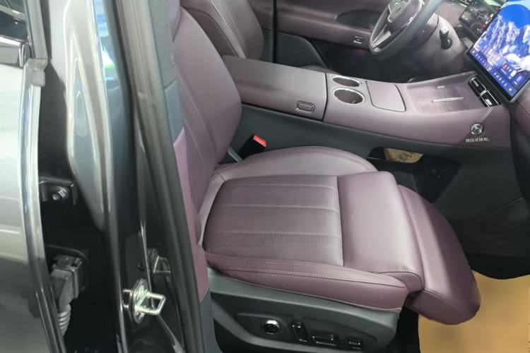 Used VOYAH FREE 2025 Model FREE+ Rear-Drive Qiankun Edition Right Front Seat