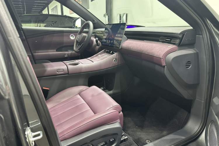 Used VOYAH FREE 2025 Model FREE+ Rear-Drive Qiankun Edition Right Front Seat