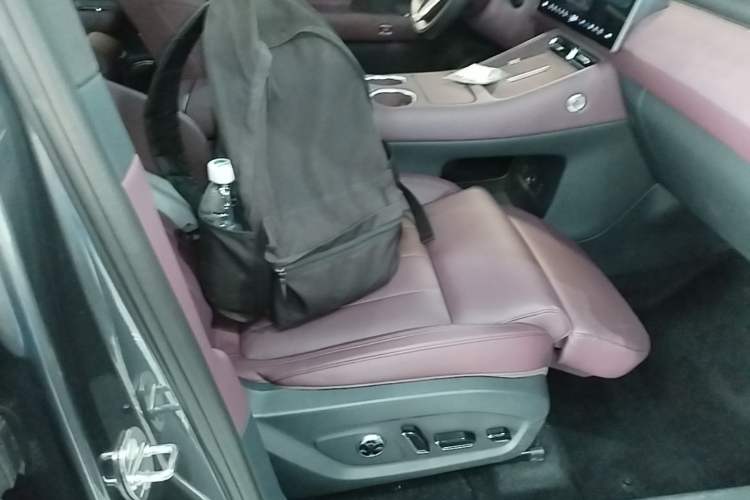 Used VOYAH FREE 2025 Model FREE+ Rear-Drive Qiankun Edition Right Front Seat