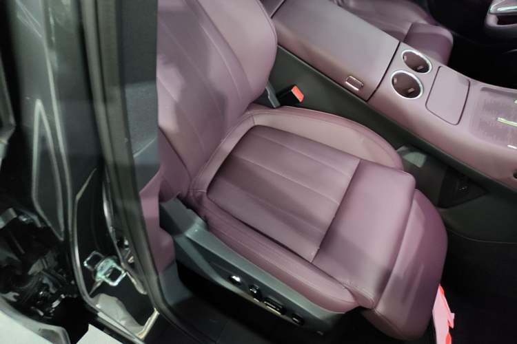 Used VOYAH FREE 2025 Model FREE+ Four-Wheel-Drive Qiankun Edition Right Front Seat